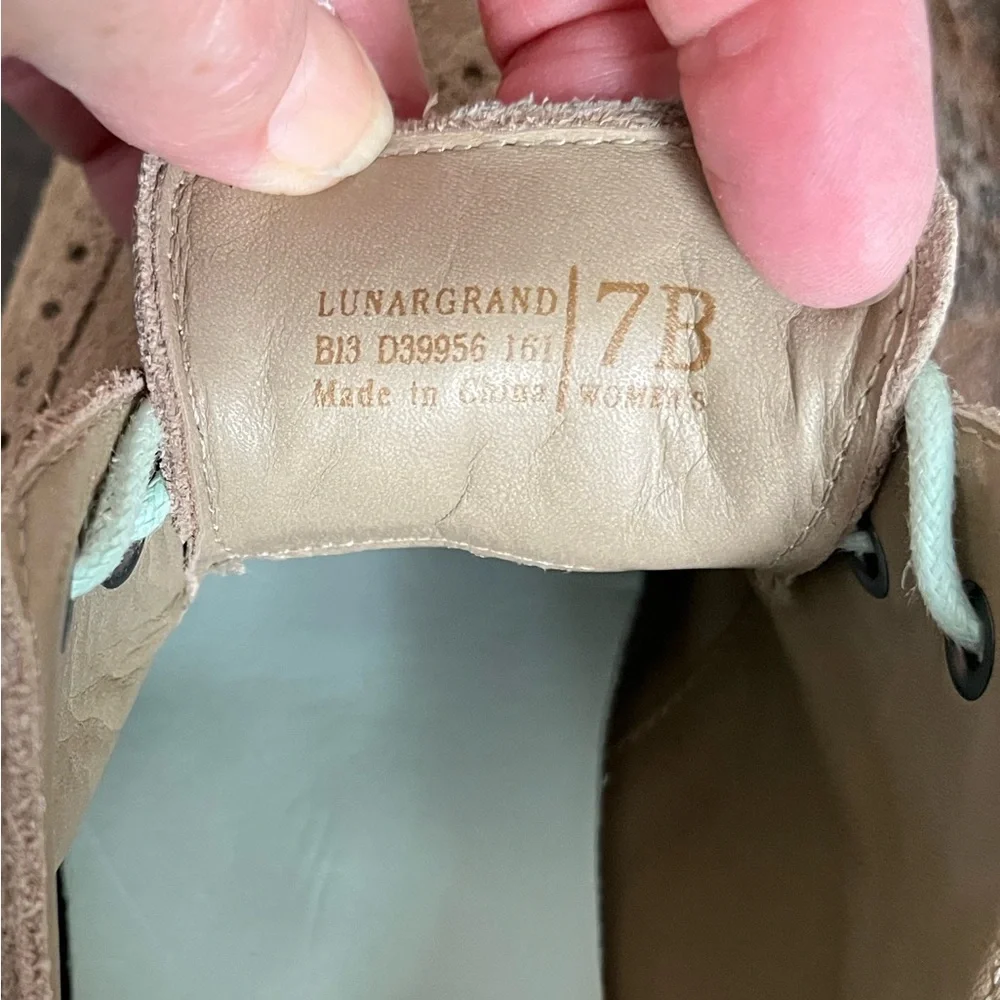Women’s Cole Haan Lunargrand taupe suede wingtip oxford lace up shoe. Size 7B - Picture 9 of 9